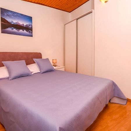 Apartment Mira Primosten Exterior photo