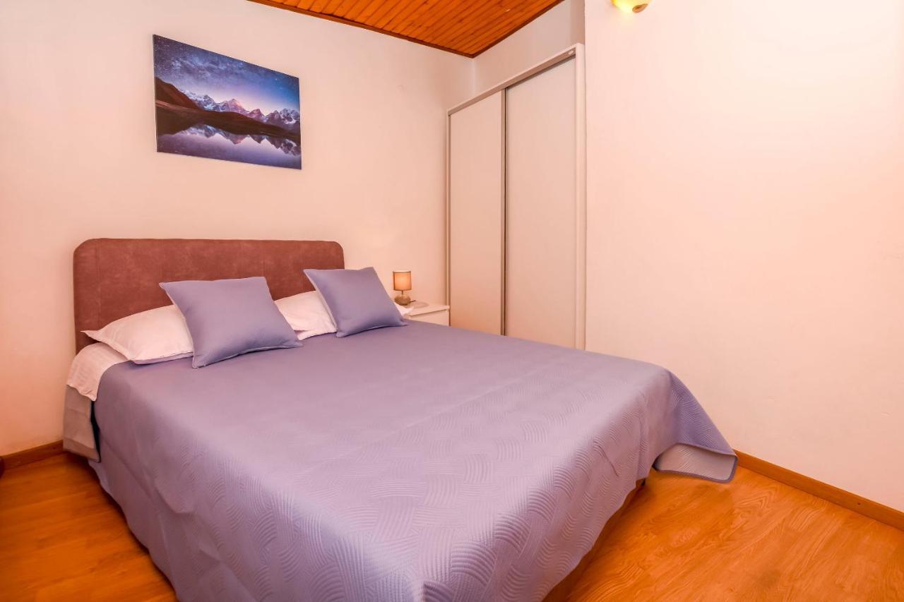 Apartment Mira Primosten Exterior photo